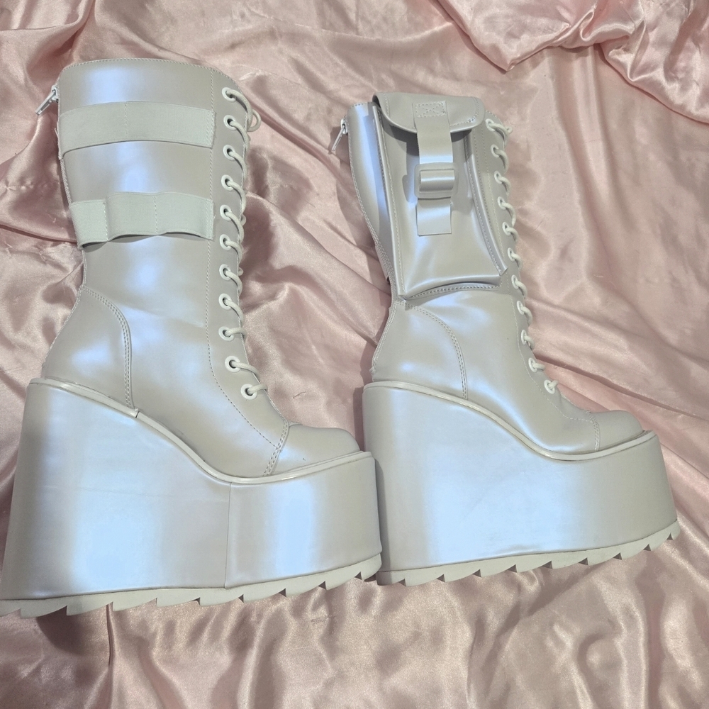 YRU White Pearl Dune Desert Boots